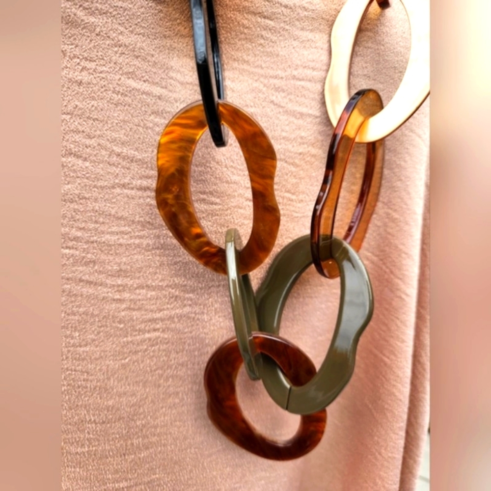 Elegant Black, Tan and Brown Chain Necklace With Earrings - Picture 14 of 16